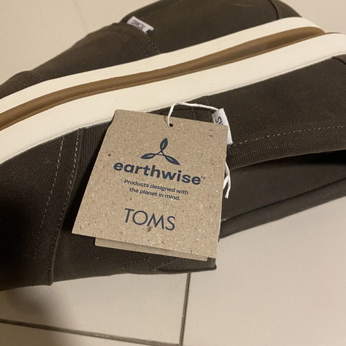 Toms shoes new in box, anatomical, non-slip sole, size 45, black and gray