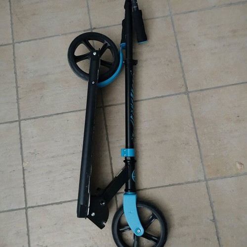 Folding scooter like new