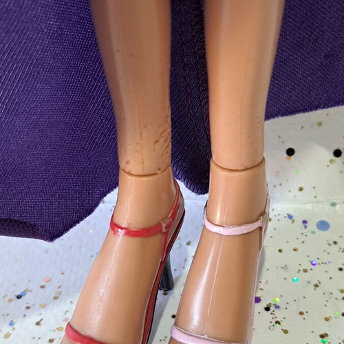 Bratz The Fashion Show Evening Wear Yasmin doll used with flaws and mismatched shoes