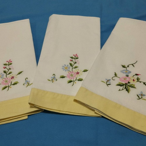 Set of 6 handmade placemats with floral embroidery like new