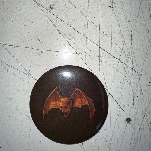 Flying Skull large 6 cm metal badge new