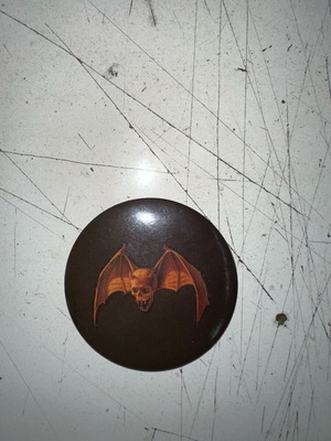 Flying Skull large 6 cm metal badge new