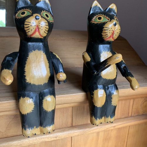 Wooden sitting cats with movable arms, new