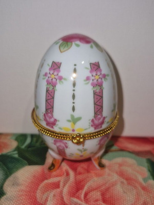 Limoge porcelain egg like new decorative collectible