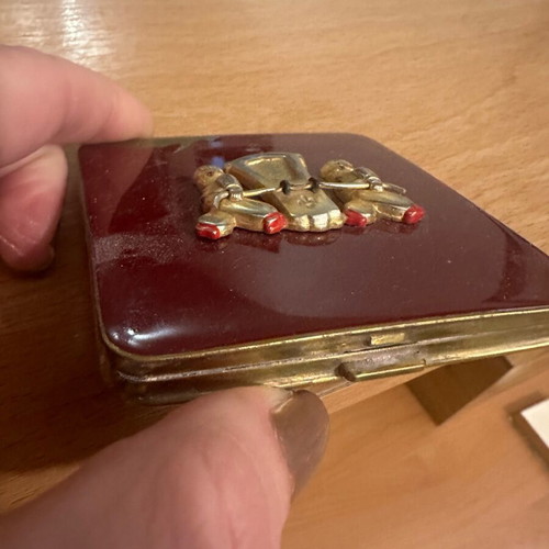 Collectible powder box used with rubies, 19th century