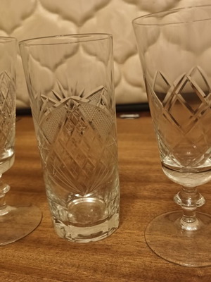 Crystal glasses set like new, 6 water, 5 wine V shape, 2 wine V shape different design