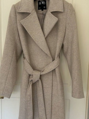 Women’s coat ecru LAB size L like new, 50% wool