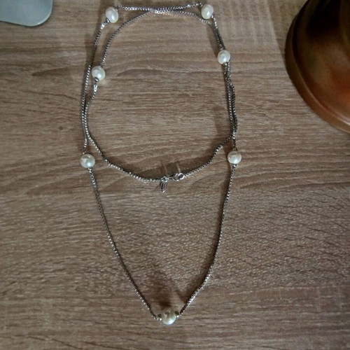 Silver necklace with pearls like new