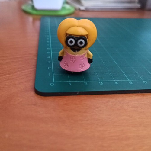 Bob Minions figure like new, 70's costume