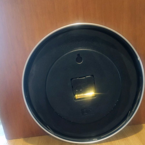 Analog wall clock like new, 30cm round