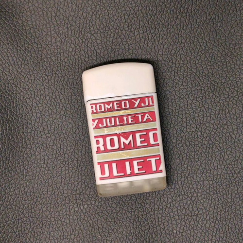Romeo y Julieta lighter used, moderate condition, functional