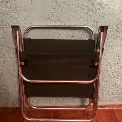 2 folding chairs