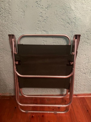 2 folding chairs