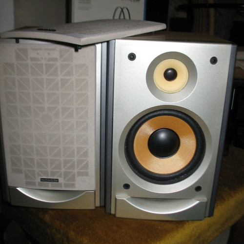 Thomson speaker pair used, 2x15 W, 25x16x18 cm