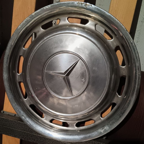Metal collectible Mercedes w114 - w115 wheel hubcap used