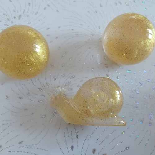 Table decorative set 2 gold balls and gold snail made of liquid glass new