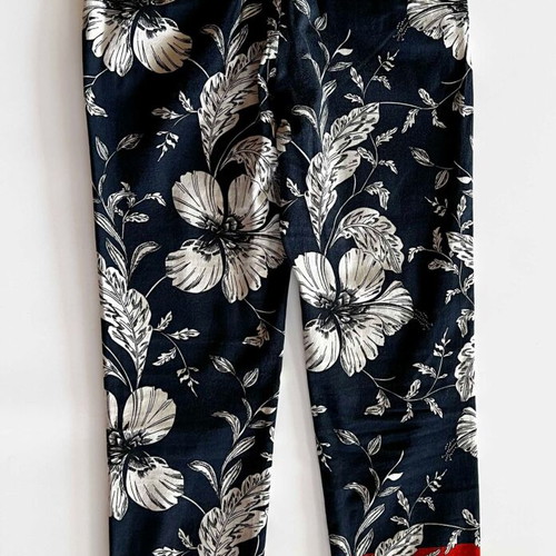 Zara Capri Pants like new, blue with red and cream patterns