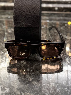 Γυαλιά ηλίου Prada σαν καινούργια, unisex, μαύρο και καφέ
