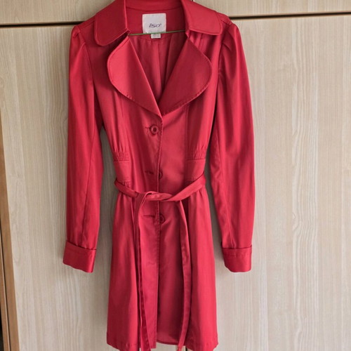 Iso red trench coat size Small like new