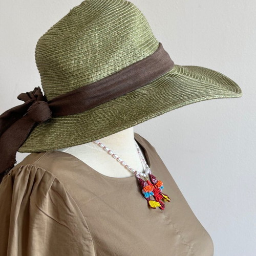 Charming hat with brown ribbon size 57 like new, 100% paper