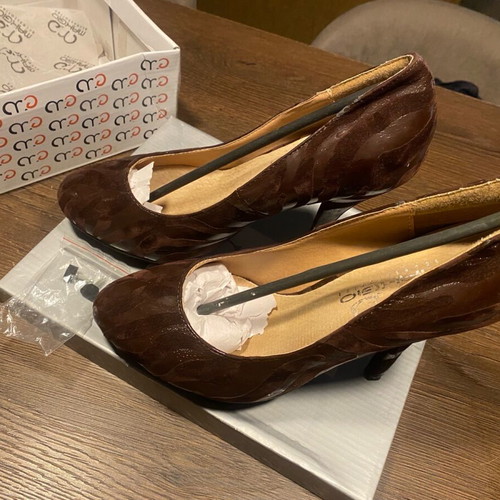 Stiletto shoes brown with zebra pattern patent leather and velvet like new