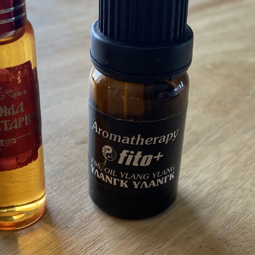 Set of 5 mini perfumes with myro and essential oils used