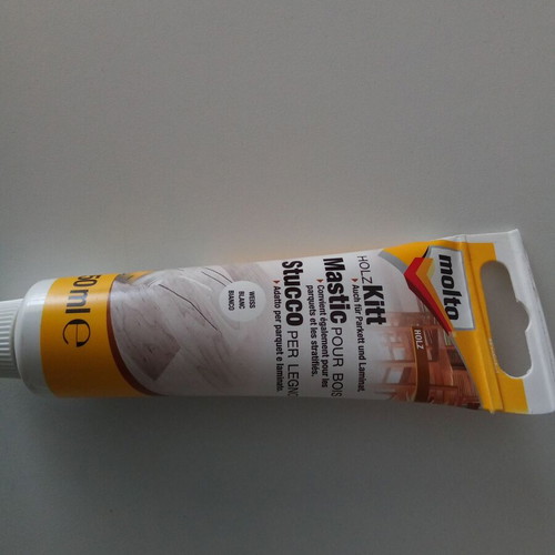 Parquet repair kit used with pencils and wood pastes
