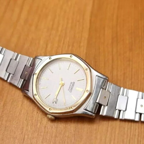 Seiko women's 2A22-0080 A3 Quartz watch used