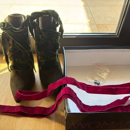 Women’s suede ankle boots new size 38 with green velvet laces