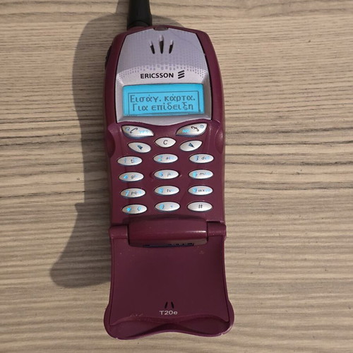 Ericsson T20e mobile phone