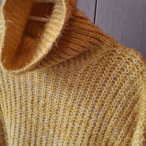 Bershka yellow sweater like new, size S