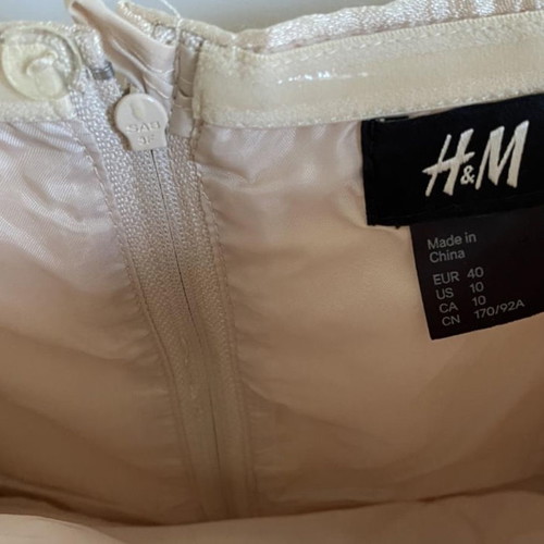 Βραδινό στραπλες φόρεμα H&M σε ανοιχτό χρυσό, καινούργιο, μέγεθος EU 40