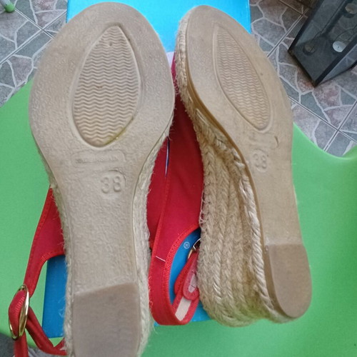 Viguera red peep toe espadrille platform sandals like new, size 38