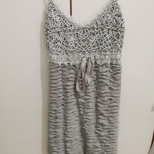 Grey dress with embroidery like new, elastic fabric, alpha line