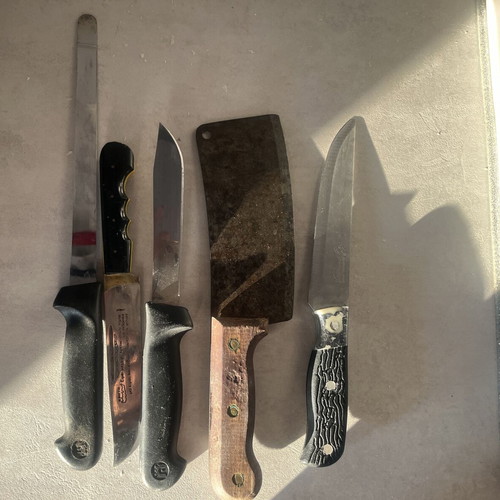 Kitchen knives used heavy-duty construction, need sharpening