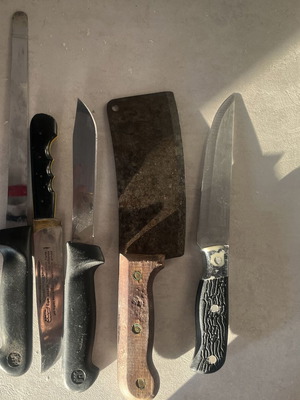 Μαχαίρια κουζίνας μεταχειρισμένα βαριάς κατασκευής, χρειάζονται τρόχισμα