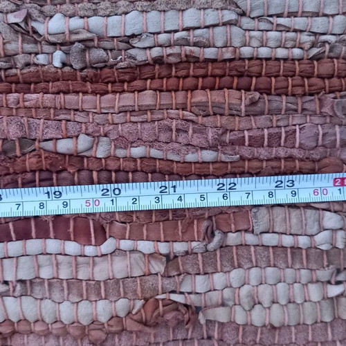Leather rug brown color like new 0.91×0.62