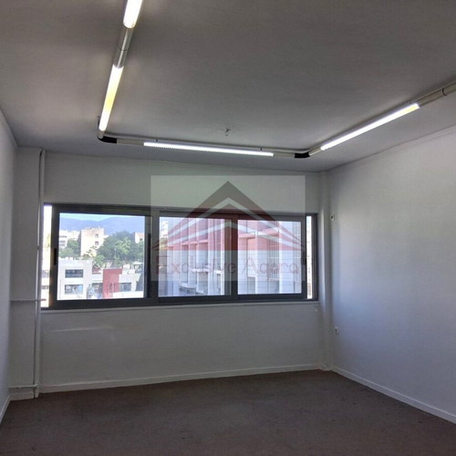 Office 30 sqm in Athens with private toilet and security features