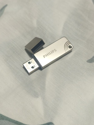 Philips 11UA USB стик 512GB нов, 150MB/s четене и запис