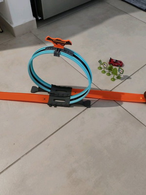 Car track like new
