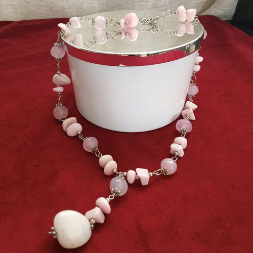 Necklace with semi-precious stones like new, rose quartz and amethyst