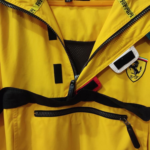 Ferrari Original windbreaker used, size XL, yellow with baby carrier