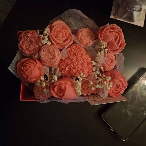 Aromatic wax flower bouquet like new, various scents