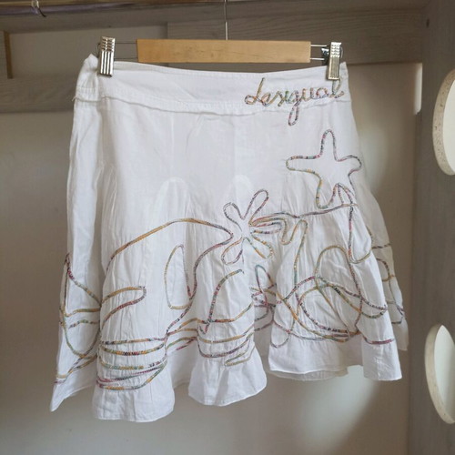 Desigual women's skirt like new, white with multicolor embroidery