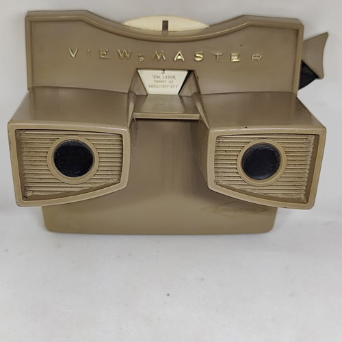 View-Master Model G vintage 3D viewer with Lassie disc, like new