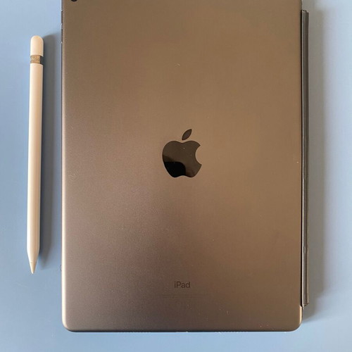 iPad Air 3 256GB like new with Smart Keyboard and Apple Pencil