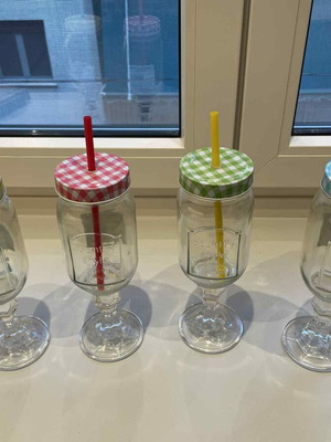 Set of 4 glass mason jar glasses with lid and straw like new