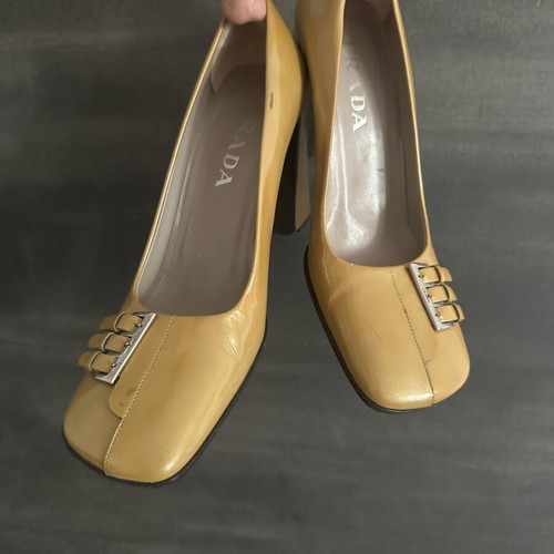 Prada Vintage 90s Leather Block Heel Pumps EU39 used, gold