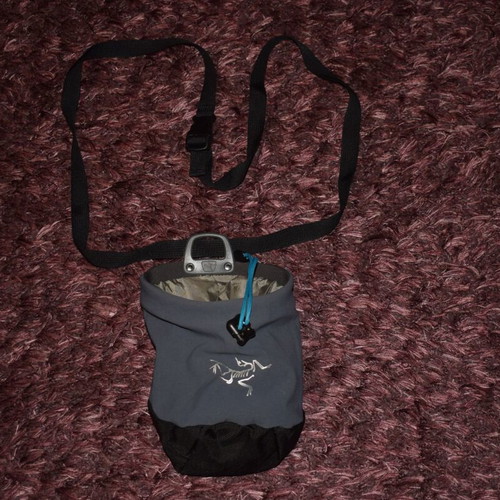 Arc'teryx Chalk Bag like new, black and gray