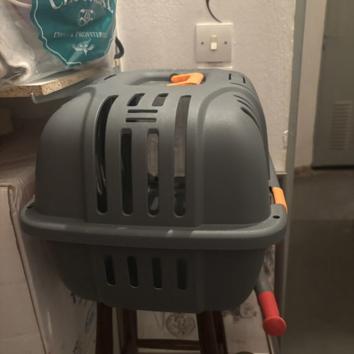 Pet carrier like new, up to 3kg